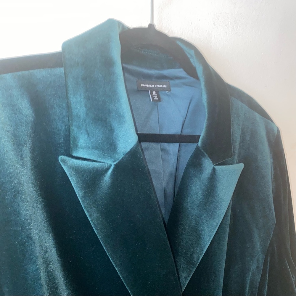 Universal Standard Farrah Green Velvet Blazer